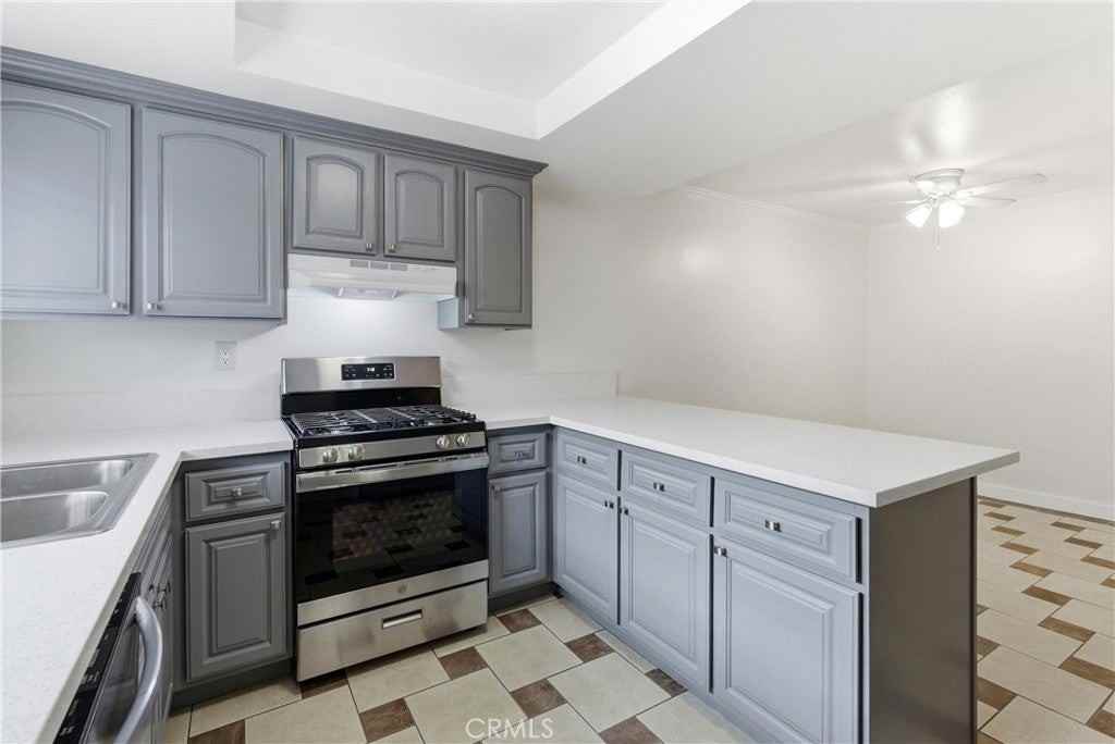 7082 Heil Ave - Photo 2 of 20