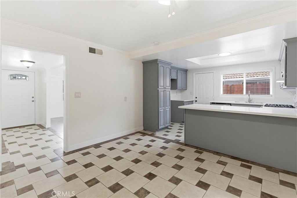 7082 Heil Ave - Photo 5 of 20