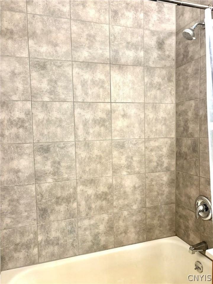 200 Lillian Ave - Photo 3 of 4