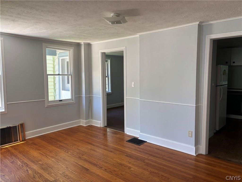 135 W Mohawk St - Photo 5 of 12
