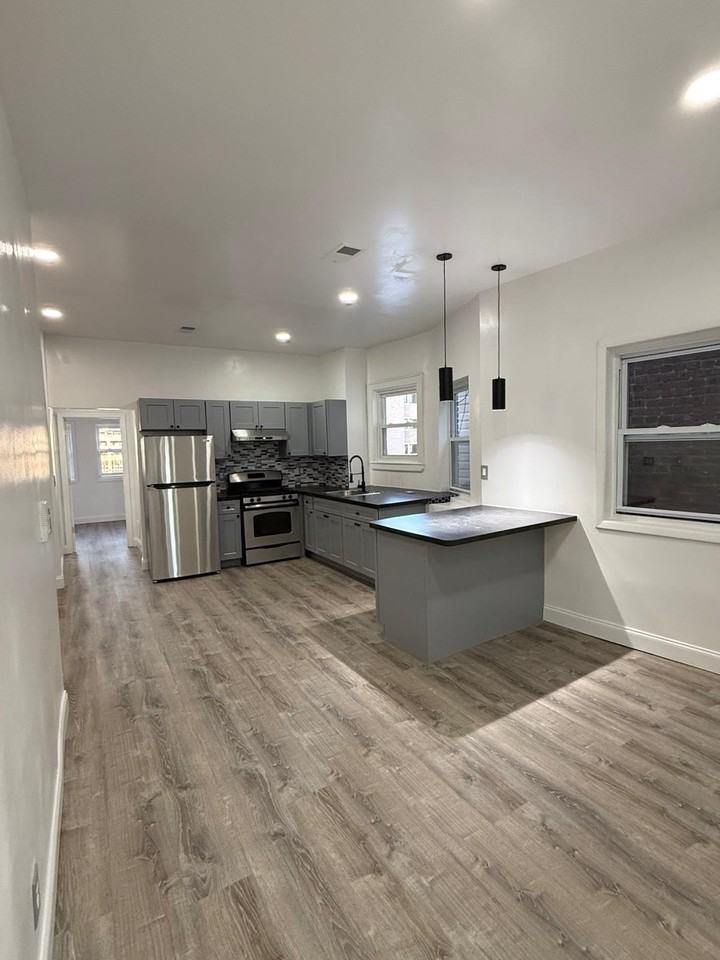 22 Ferry St - Photo 3 of 13