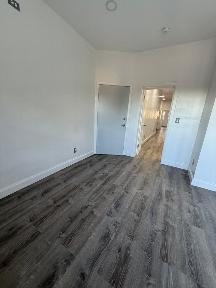 22 Ferry St - Photo 5 of 13