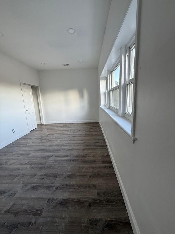 22 Ferry St - Photo 6 of 13