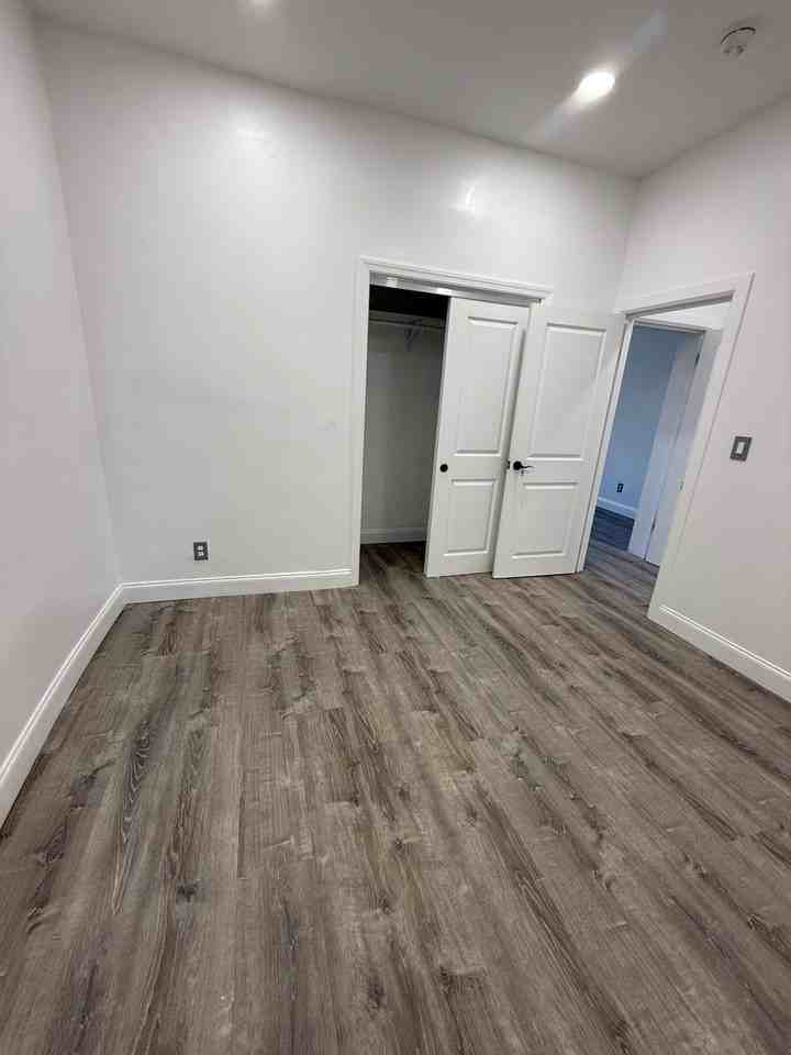 22 Ferry St - Photo 7 of 13