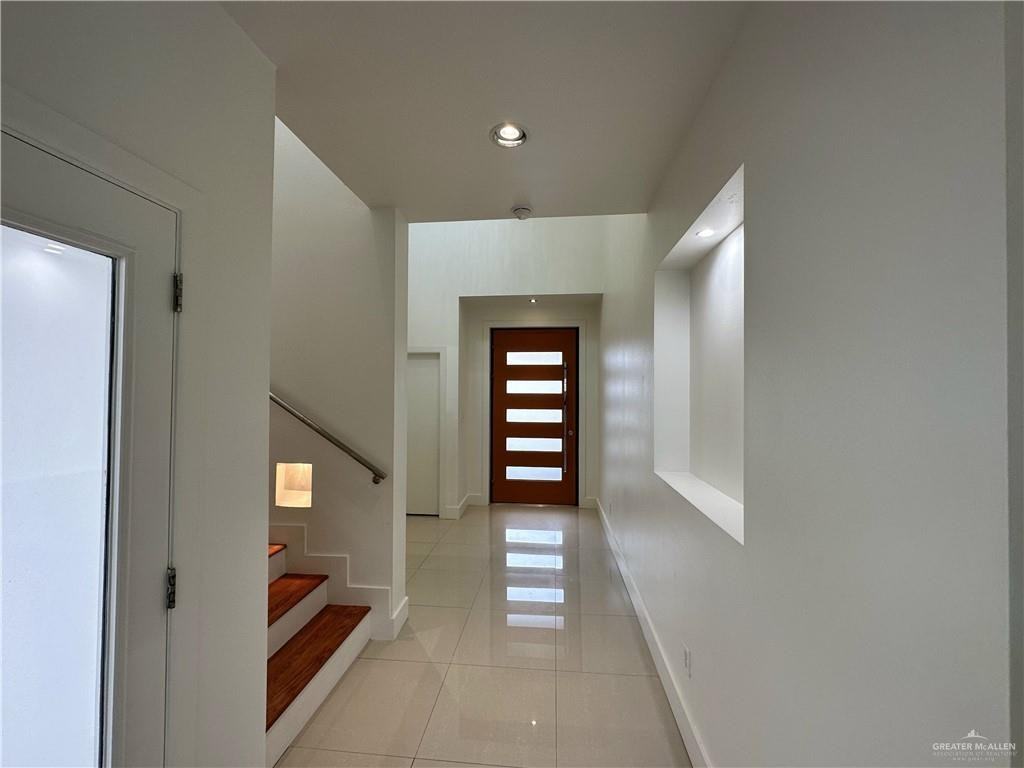 2312 S 43rd St - Photo 4 of 29