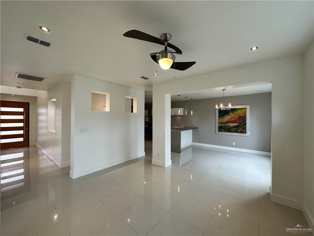 2312 S 43rd St - Photo 5 of 29