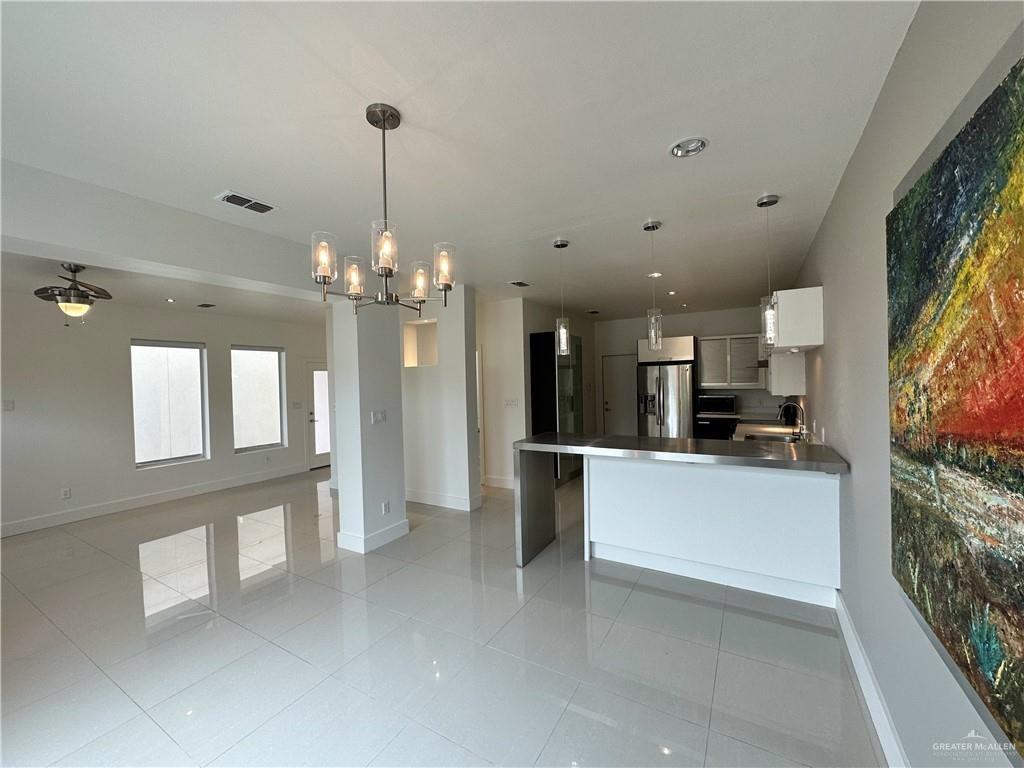 2312 S 43rd St - Photo 7 of 29
