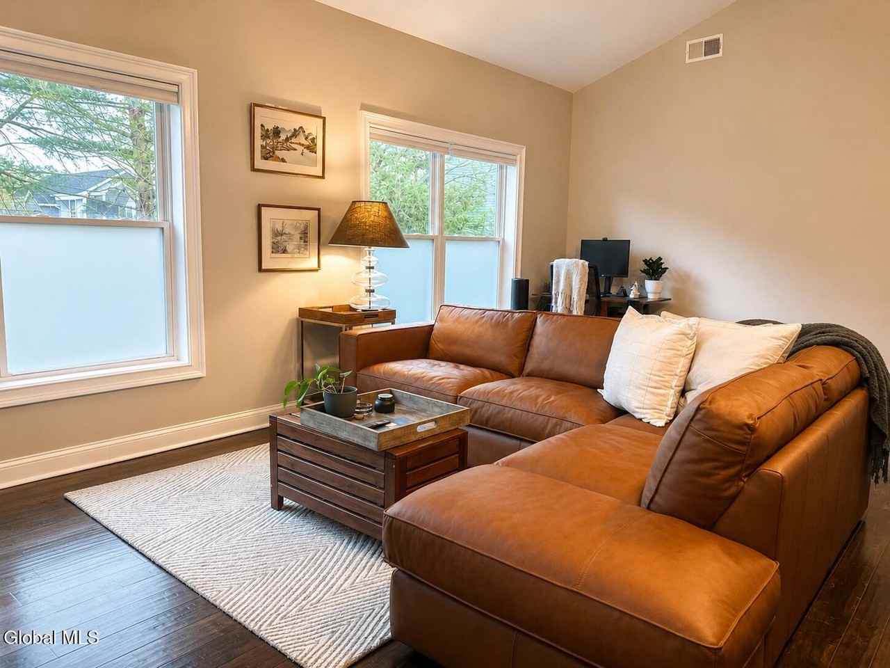 289 Jefferson St - Photo 4 of 14