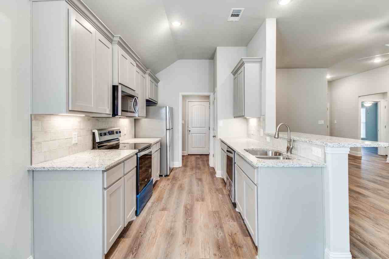 2806 Clover Dr #1 - Photo 3 of 20