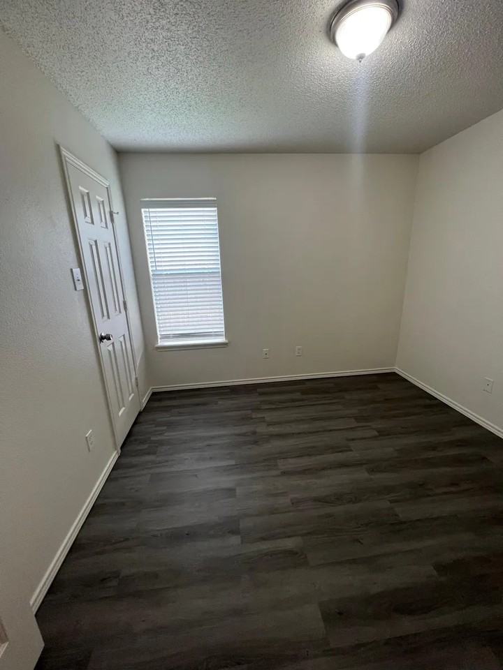 2522 109th St #SF - Photo 4 of 10