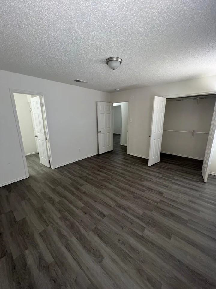 2522 109th St #SF - Photo 5 of 10