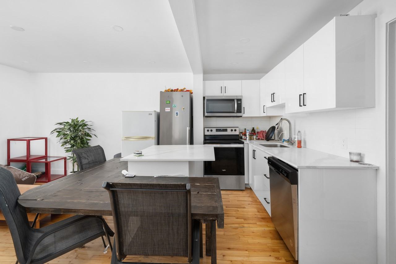 1643 Rue Beaudry - Photo 2 of 21