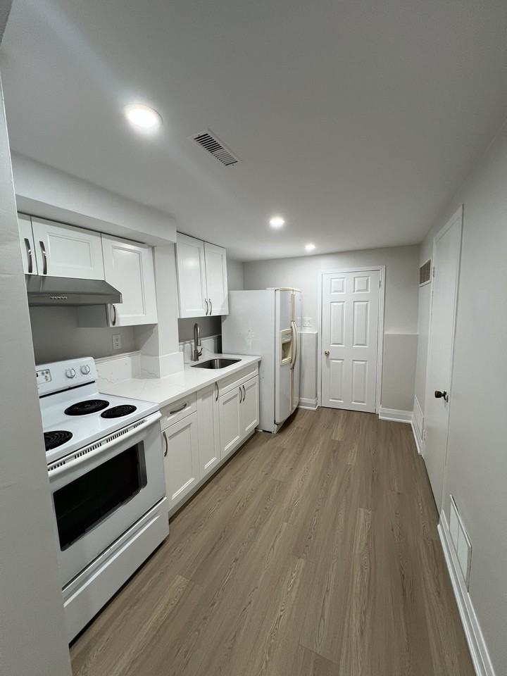 671 Galloway Crescent - Photo 2 of 10