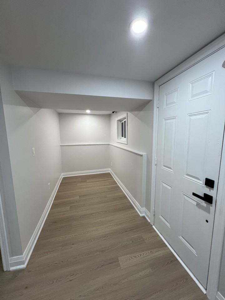 671 Galloway Crescent - Photo 4 of 10