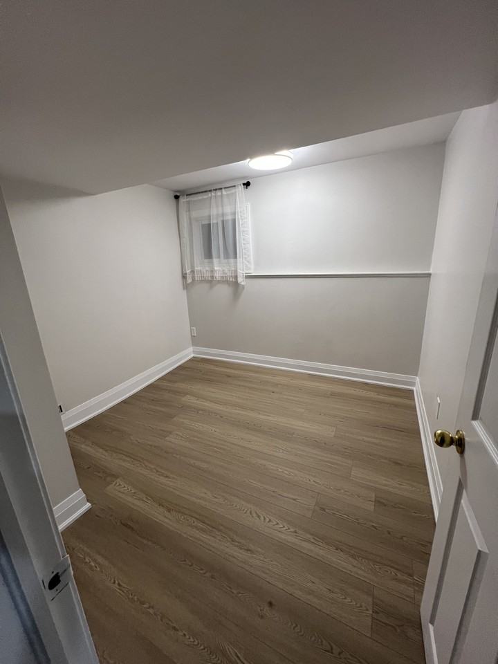 671 Galloway Crescent - Photo 5 of 10