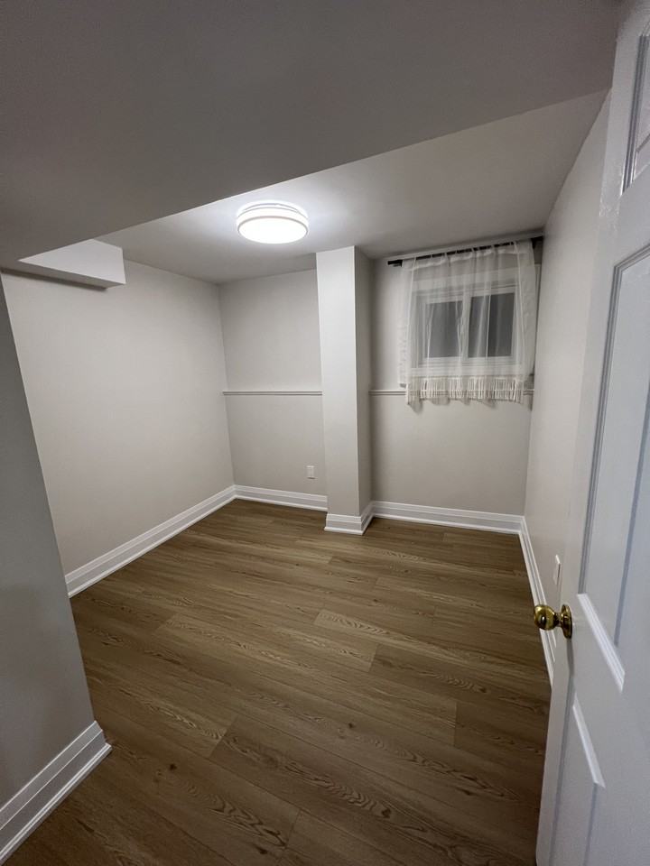 671 Galloway Crescent - Photo 7 of 10