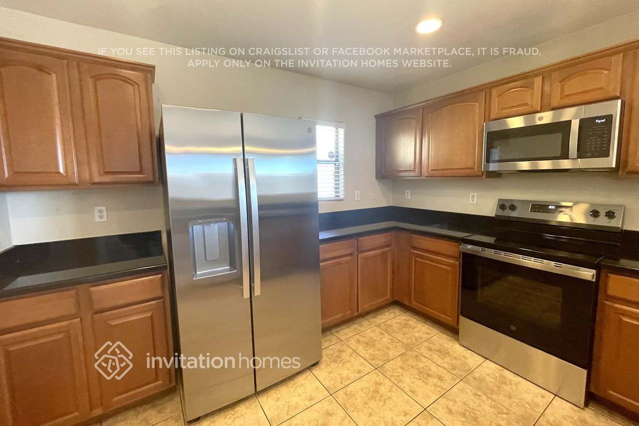 7811 S 63rd Dr - Photo 6 of 24