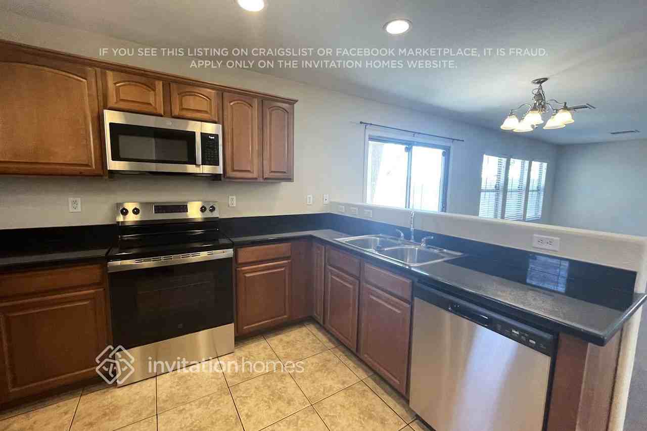 7811 S 63rd Dr - Photo 7 of 24