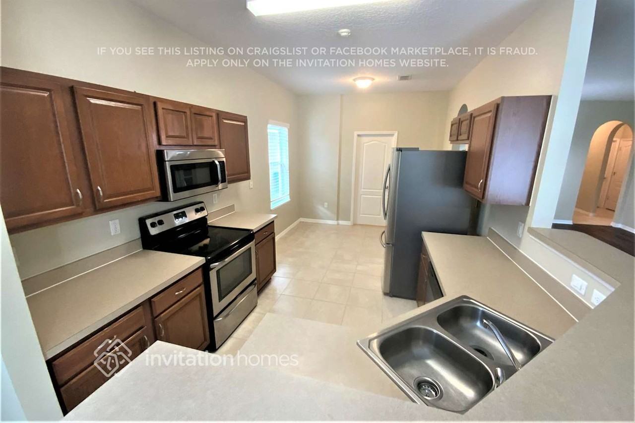 3155 Burdock Ave - Photo 5 of 10