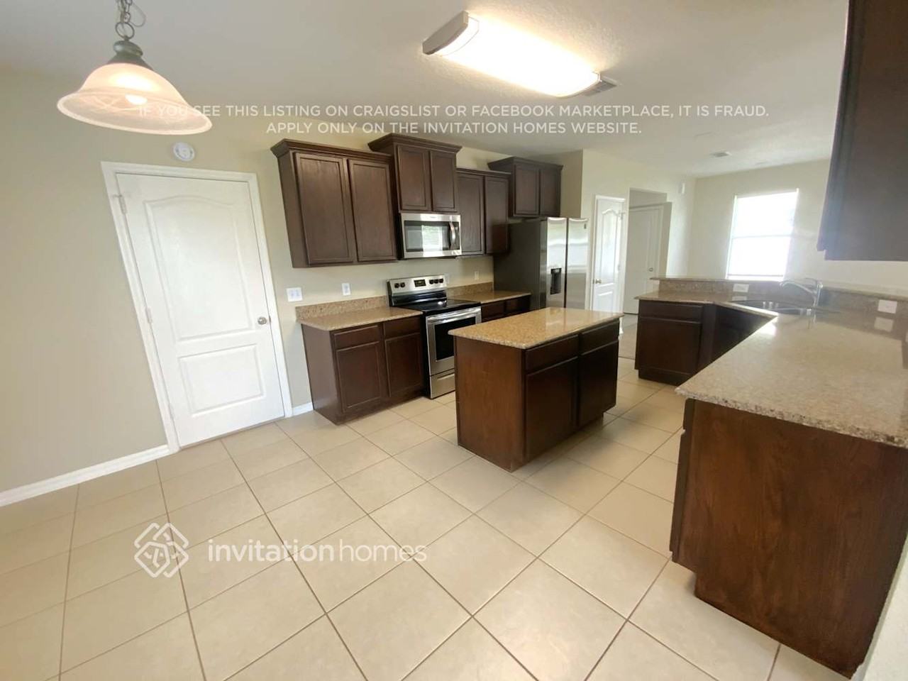 1821 Betsy Ross Ln - Photo 3 of 8