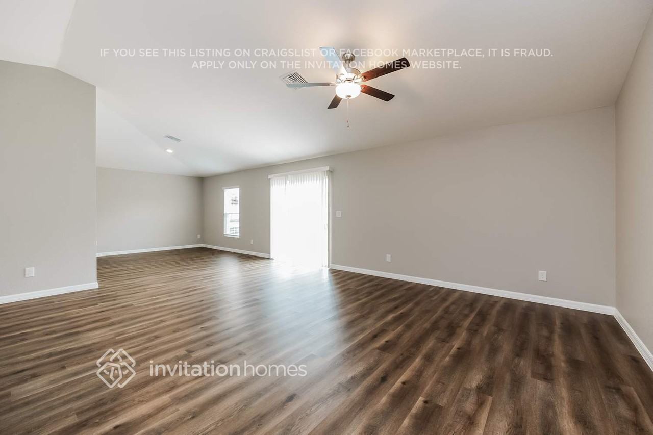 231 Danley St - Photo 4 of 17