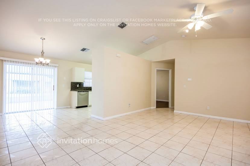 15562 Horseshoe Ln - Photo 3 of 14