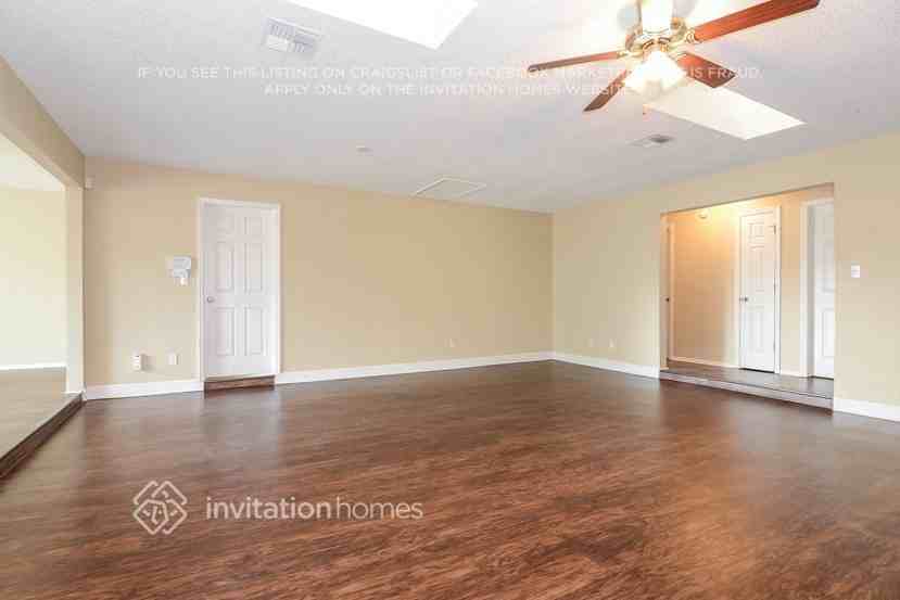 2111 Almeria Way S - Photo 3 of 14