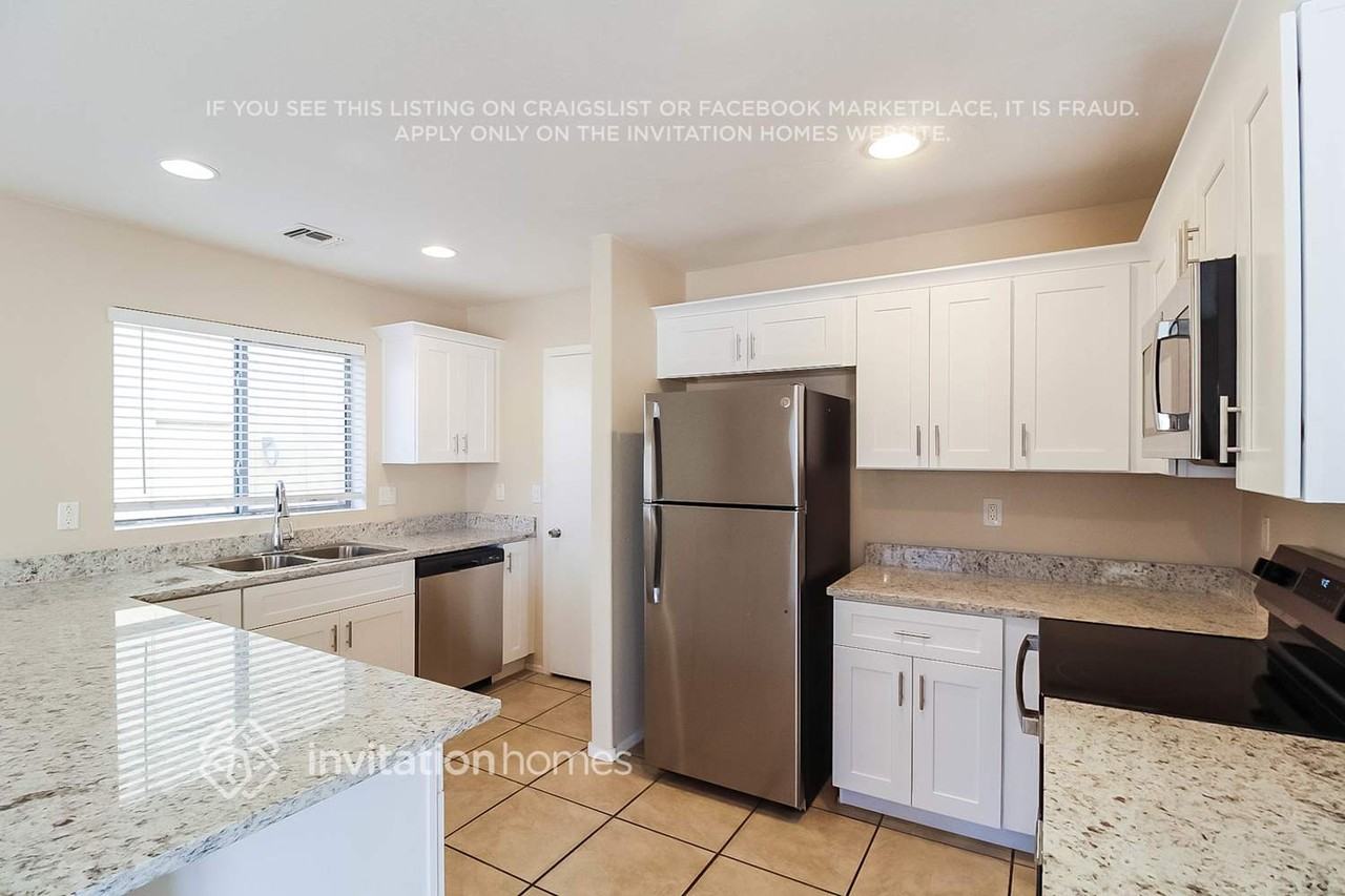 10821 W Taft St - Photo 6 of 18