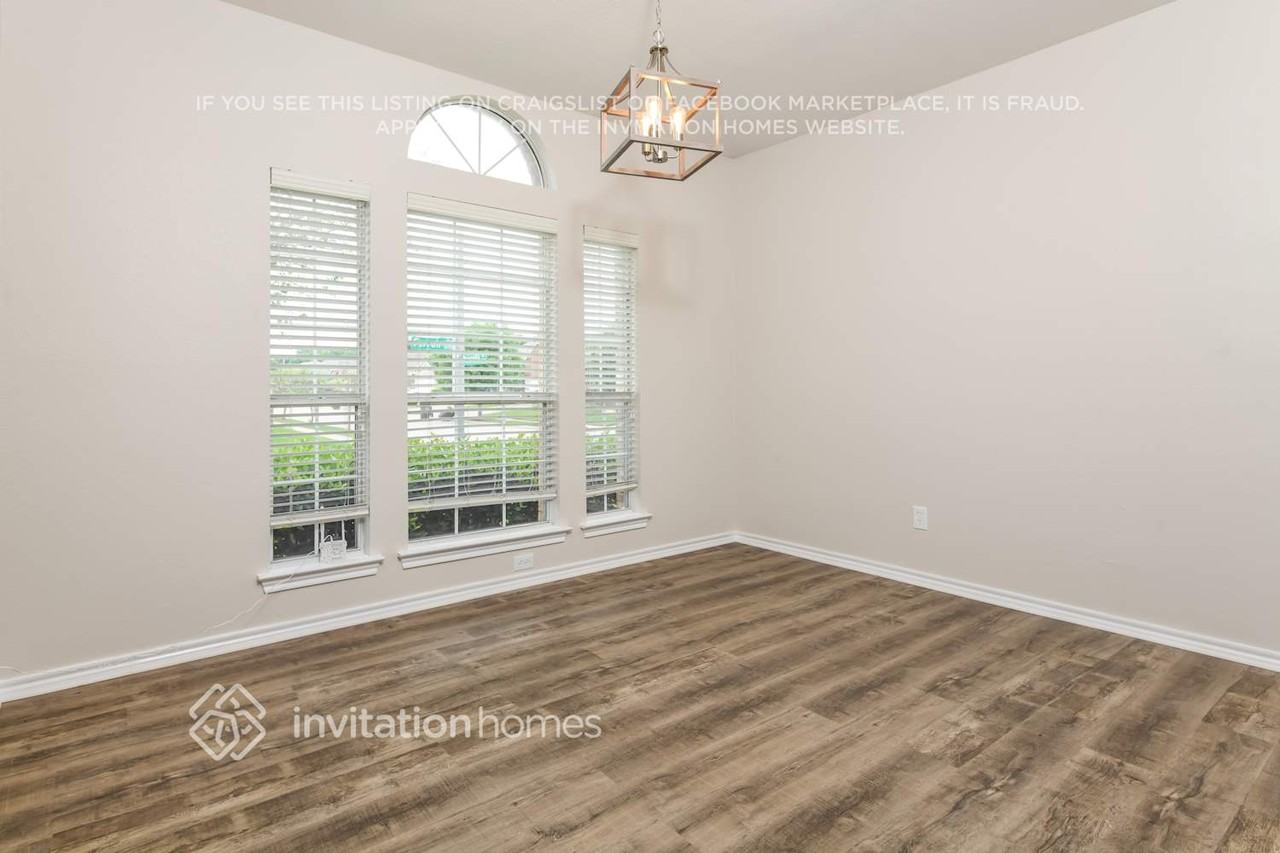 6101 Farrah Dr - Photo 3 of 15