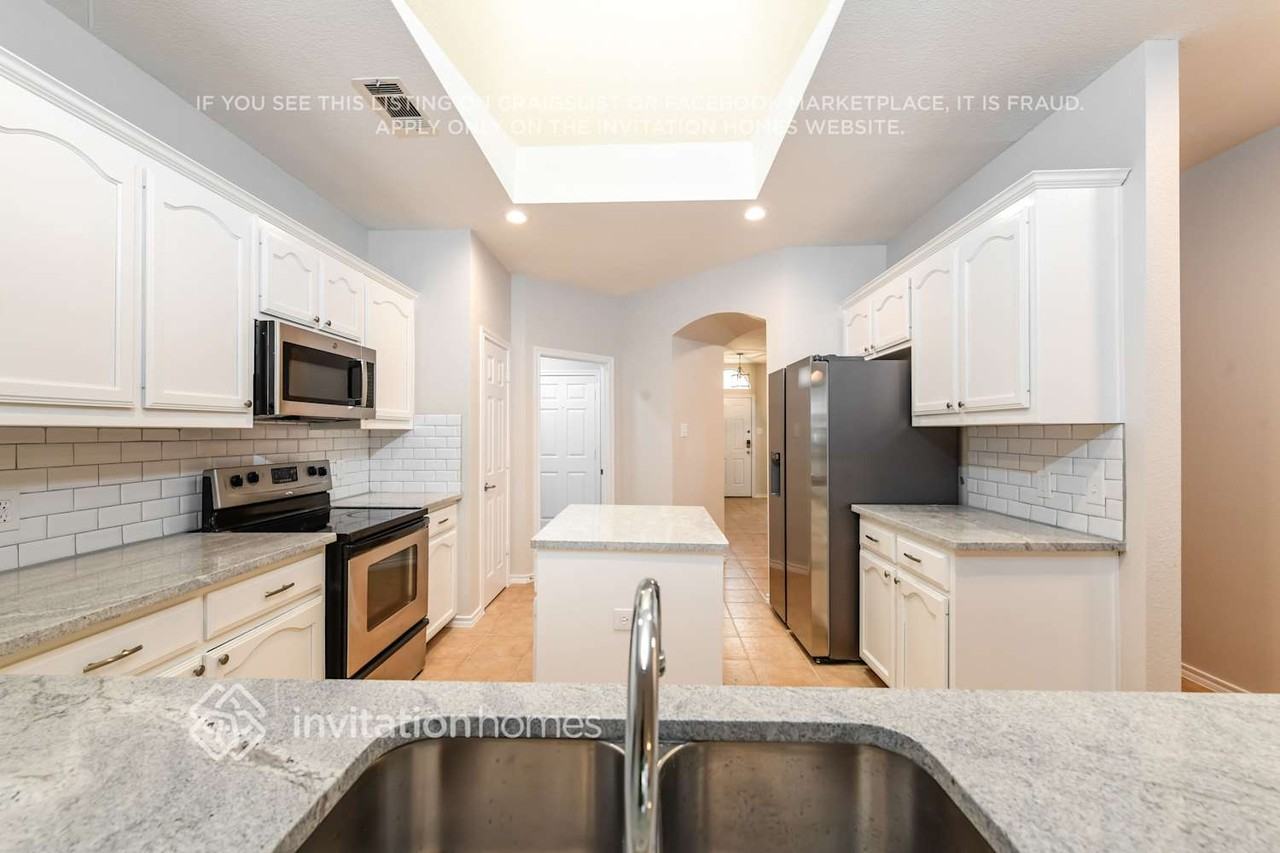 6101 Farrah Dr - Photo 5 of 15