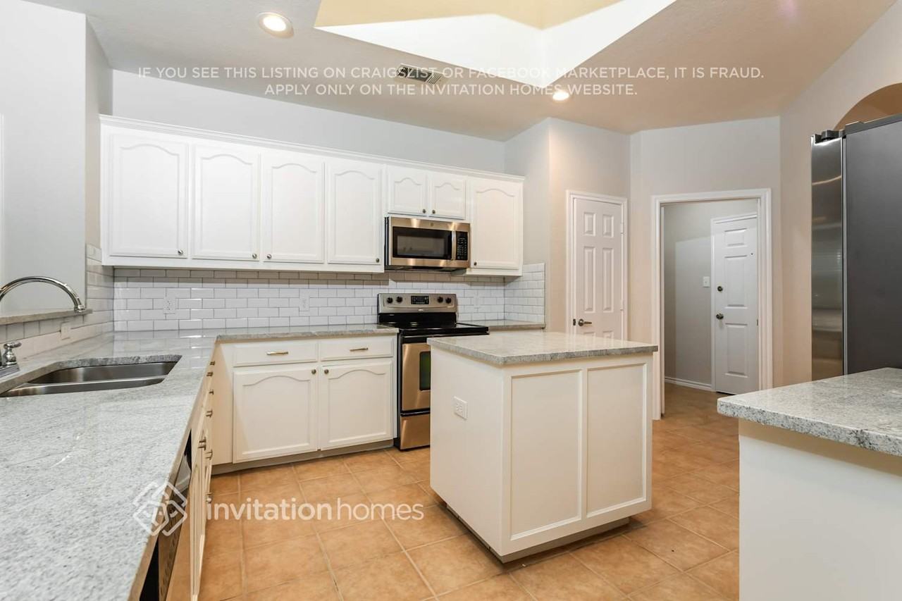 6101 Farrah Dr - Photo 6 of 15