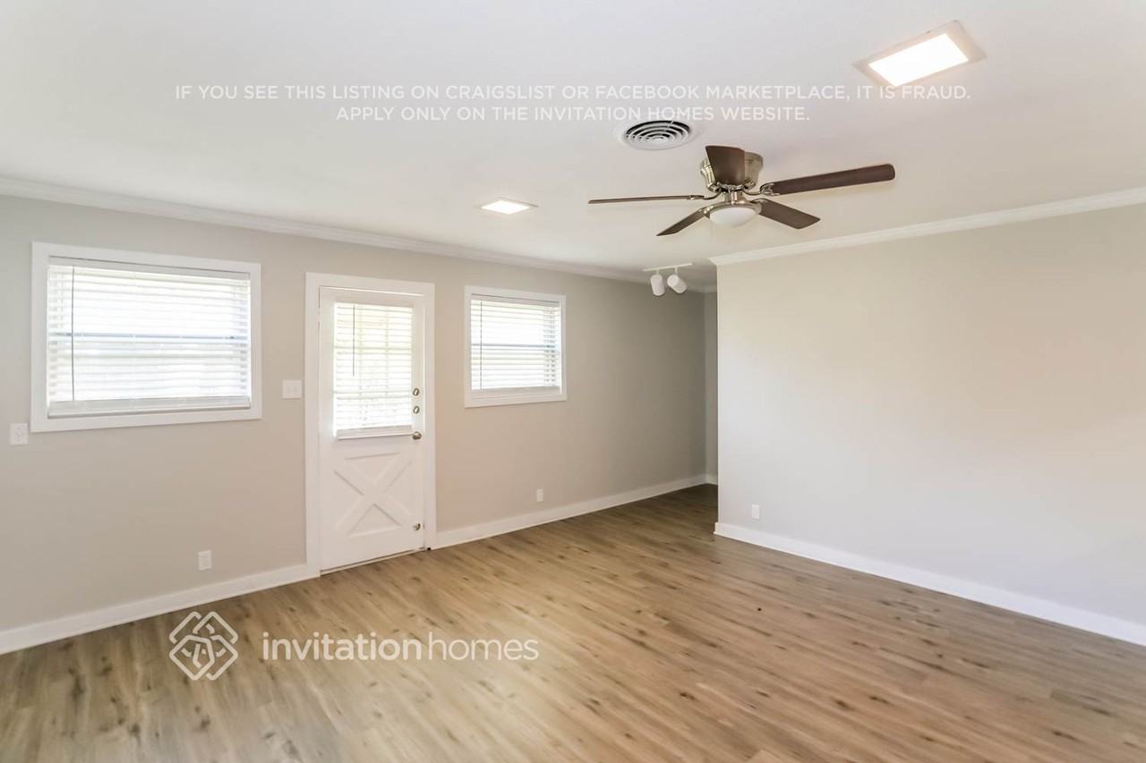 3812 Cornish Ave - Photo 3 of 15