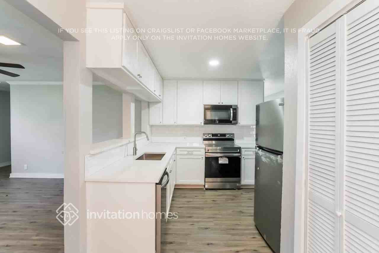 3812 Cornish Ave - Photo 5 of 15