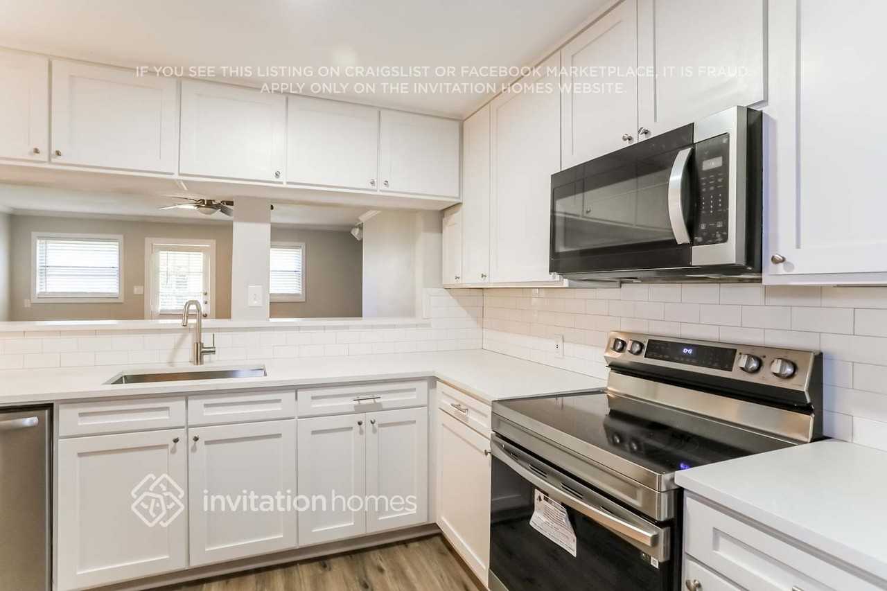 3812 Cornish Ave - Photo 6 of 15