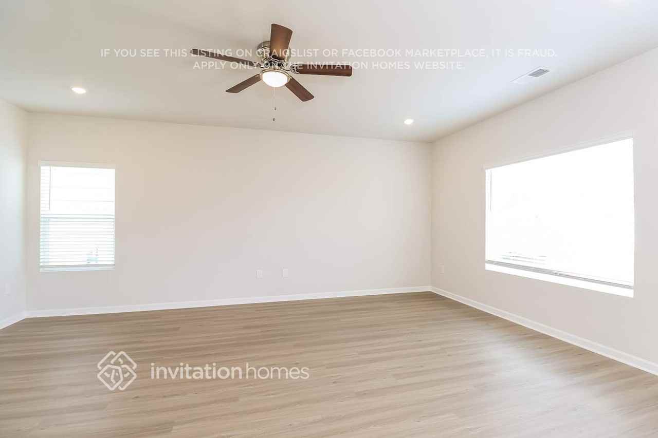 3331 Fox Hall Dr - Photo 5 of 18