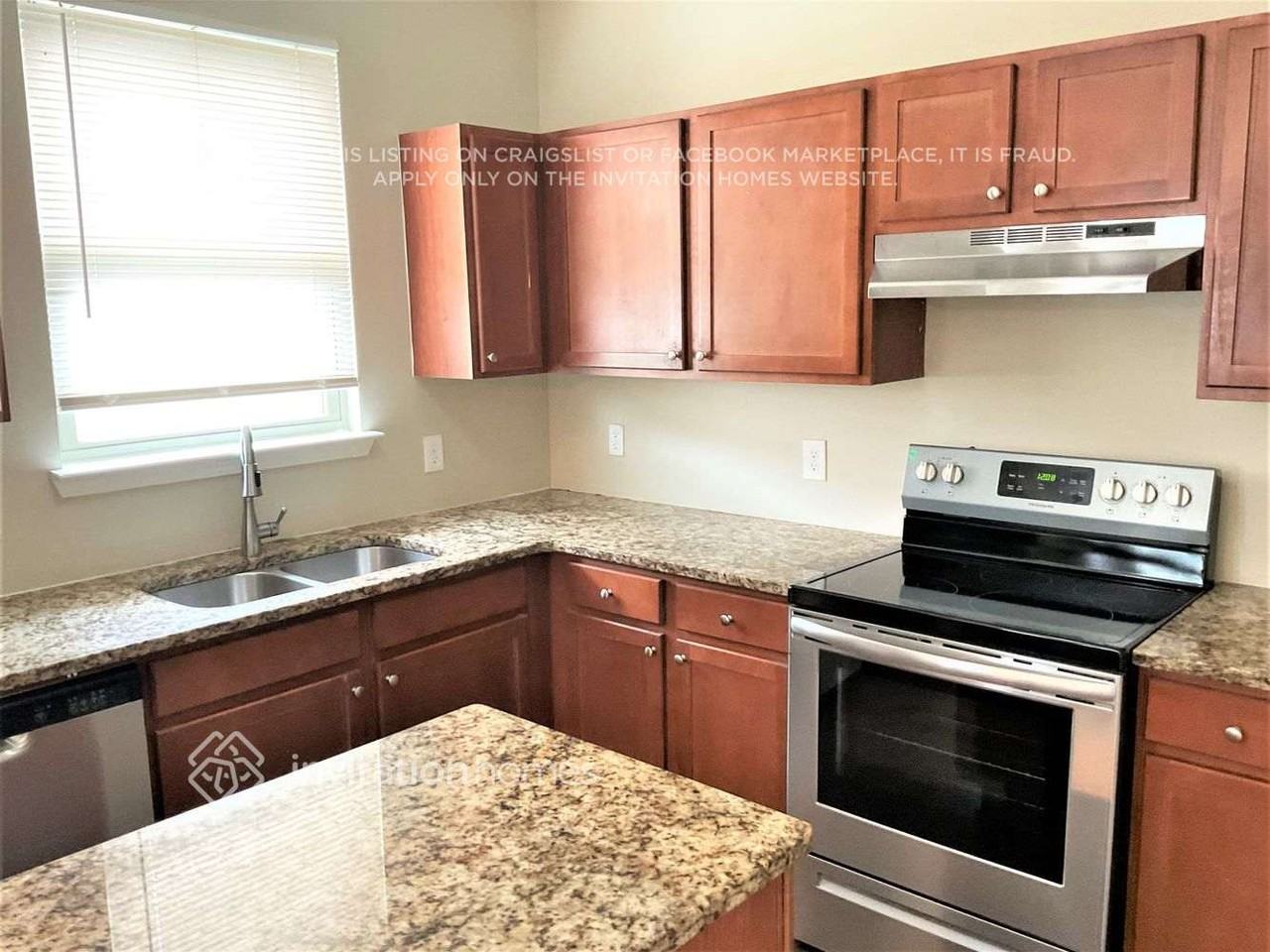 490 Forrest Hills Dr - Photo 3 of 8
