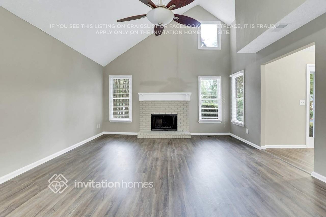 1222 Raleigh Ct - Photo 3 of 24