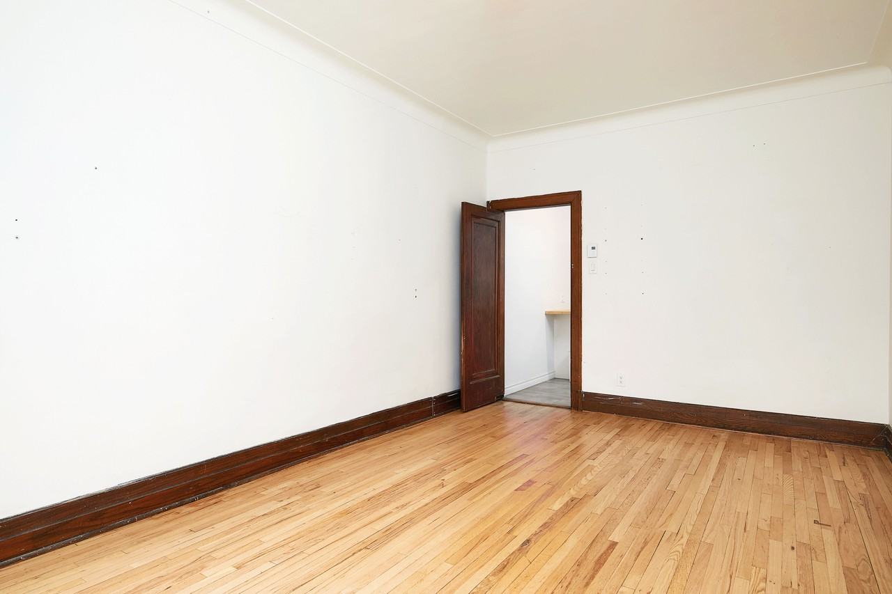 4310 Avenue Beaconsfield - Photo 4 of 18