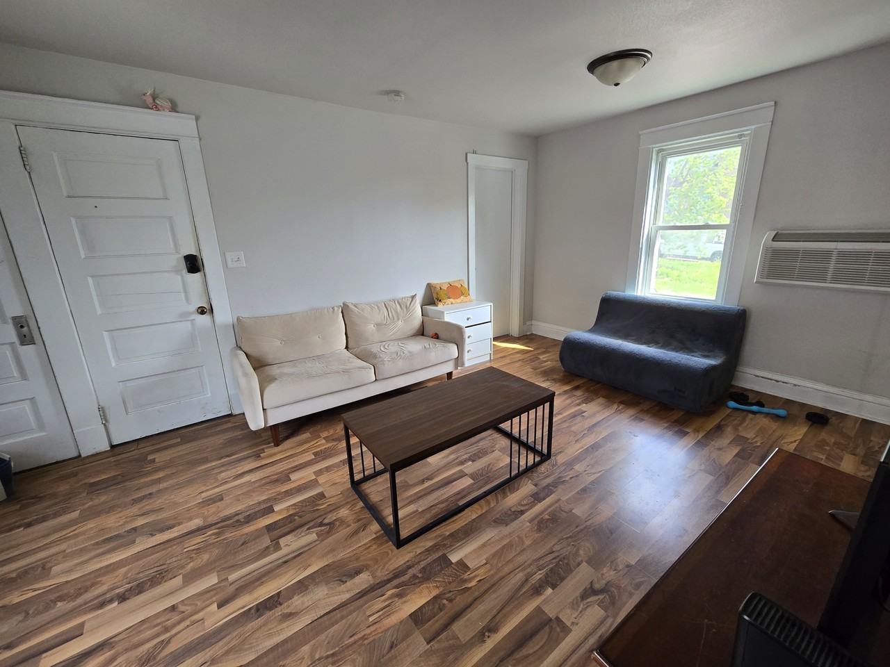 216 1/2 216-1/2 East 5th Street1 #1 - Photo 4 of 12