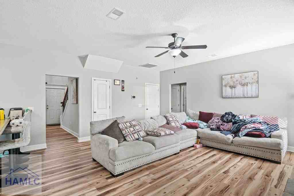 543 Thorp Cir #1 - Photo 3 of 20