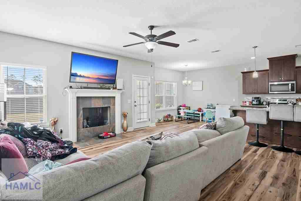 543 Thorp Cir #1 - Photo 4 of 20