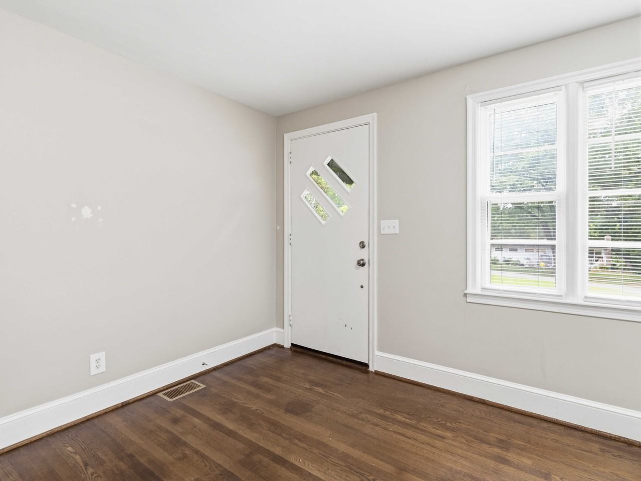 1388 Boiling Springs Rd #1 - Photo 4 of 31