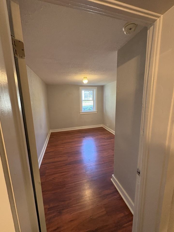 602 E Danaher St #1 - Photo 6 of 13