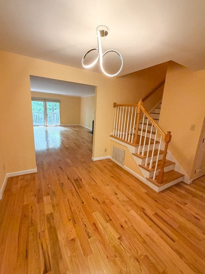 106 Montrose Dr #1 - Photo 4 of 39