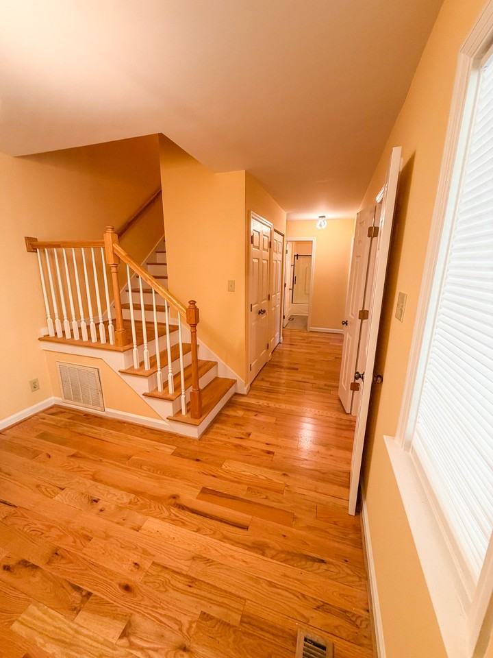 106 Montrose Dr #1 - Photo 5 of 39