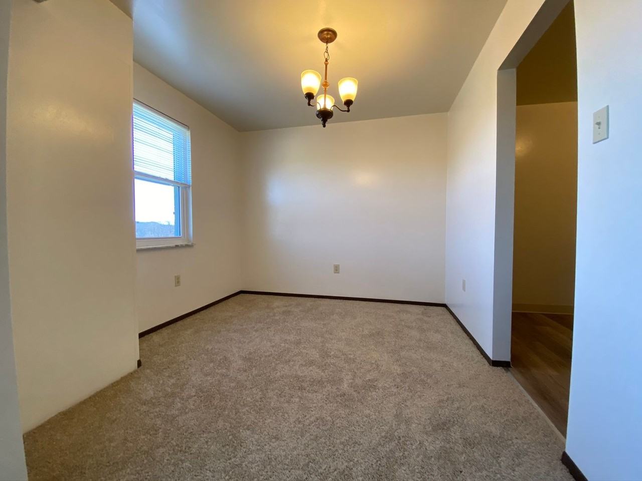 604 Bellwood Dr - Photo 2 of 11