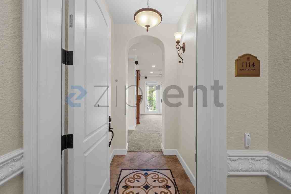 1114 Sonata Dr - Photo 7 of 38