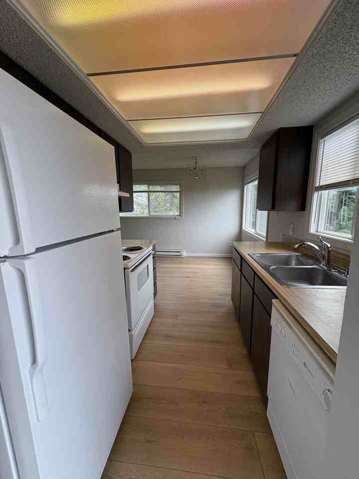 489 North Joseph Avenue - Photo 4 of 18