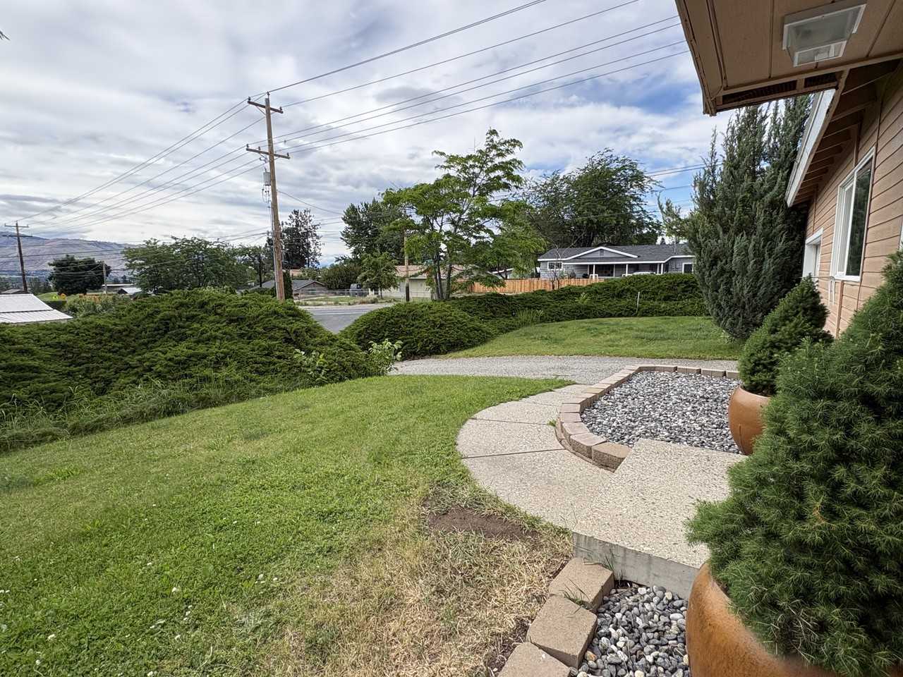 489 North Joseph Avenue - Photo 2 of 18
