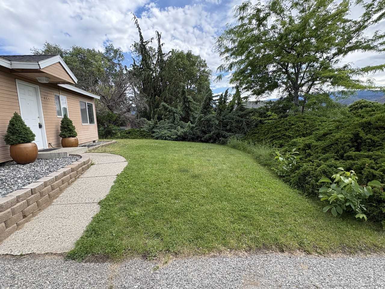 489 North Joseph Avenue - Photo 3 of 18